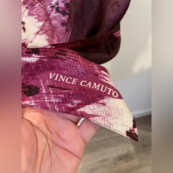 Vince Camuto 100% Silk Scarf Wrap Purple white Floral square 34x34” - Picture 3 of 5